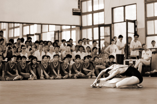 Elaine Bauer, 1980, The Boston Ballet Company, Demonstrating the White Swan Pas de Deux from Swan Lake, Guangzhou, China