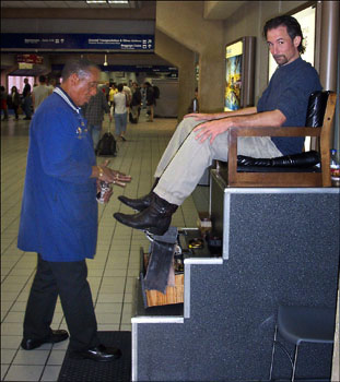 Willie and King take a trip to Montreal.  Willie gets his boots shined.