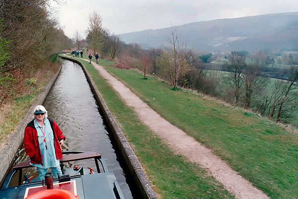 Llangollen Canal one way section