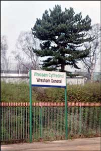 Wrexham signage in Welsh