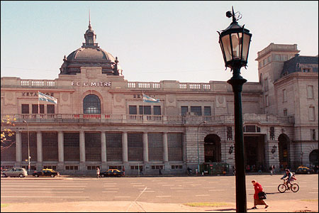 The Retiro train station in Buenos Aires where we caught the train for Tigre.