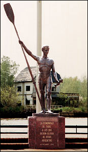 A statue in Tigre, Argentina, dedicated to great oarsmanship.